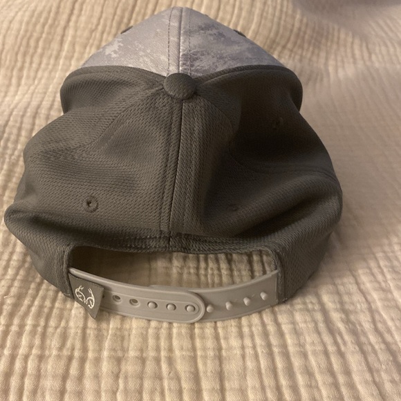 Realtree SnapBack Hat - Picture 4 of 6